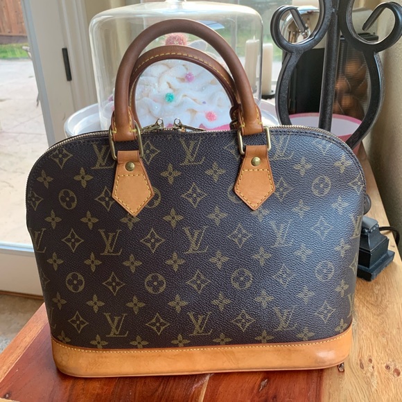 ❌❌SOLD ON MERC❌❌Authentic Louis Vuitton Monogram - Picture 2 of 8